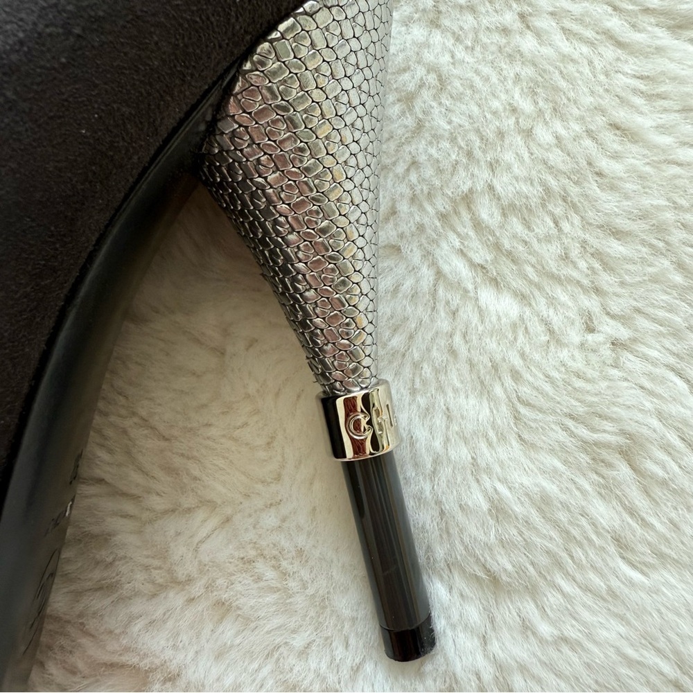 CHANEL women suede dark grey boots size 38 EU Authentic Retail 1750$ - Picture 4 of 12